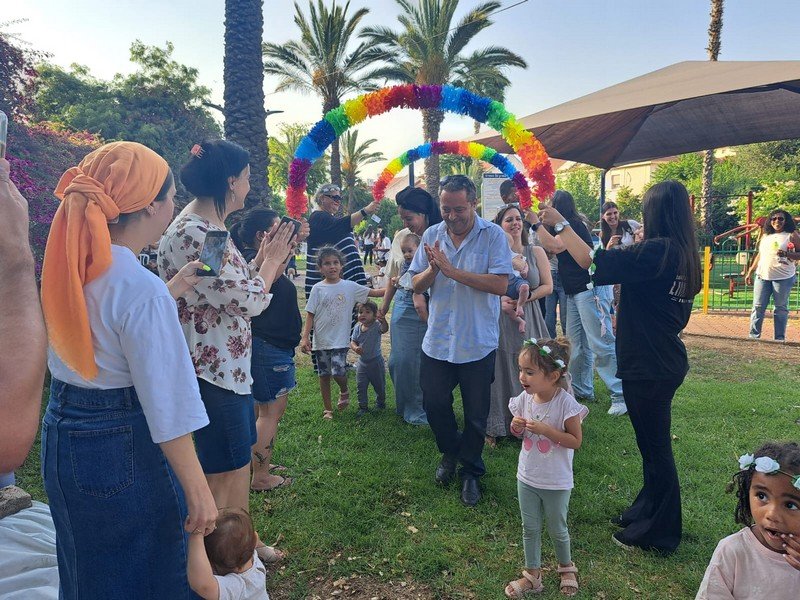 חגיגת התחדשות: קריית עקרון חגגה את טקס ביכורי התינוקות