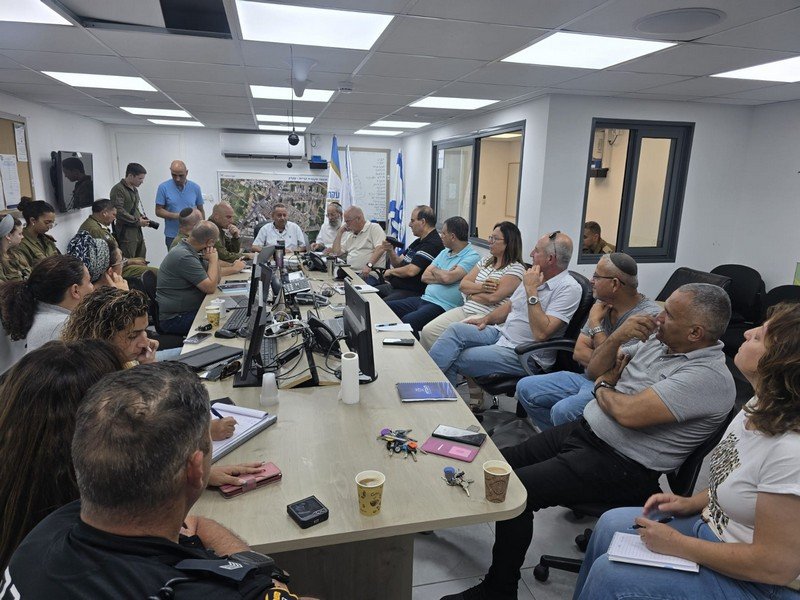 אלוף-משנה (במיל') אבי בר בביקור בקריית עקרון