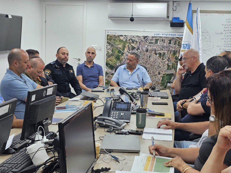 הערכת מצב בהשתתפות מפקד משטרת רחובות רפ"ק רן כהן